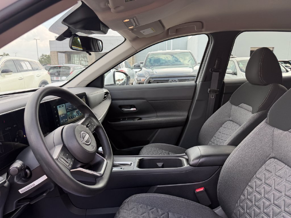 Used 2025 Nissan Kicks SV w/ Illumination Package FWD image 10