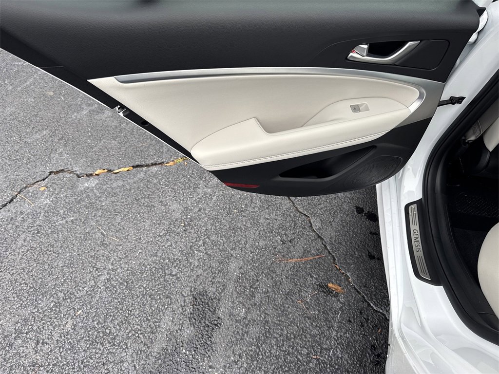 Used 2025 Genesis G70 2.5T image 22