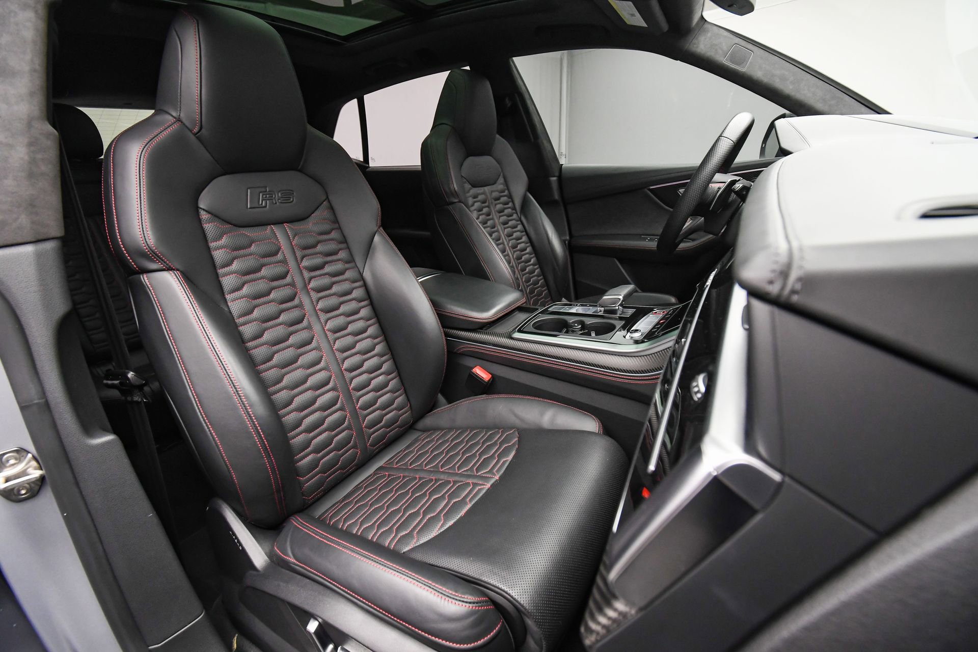 Used 2021 Audi RS Q8 4.0T w/ Black Optic Package image 17