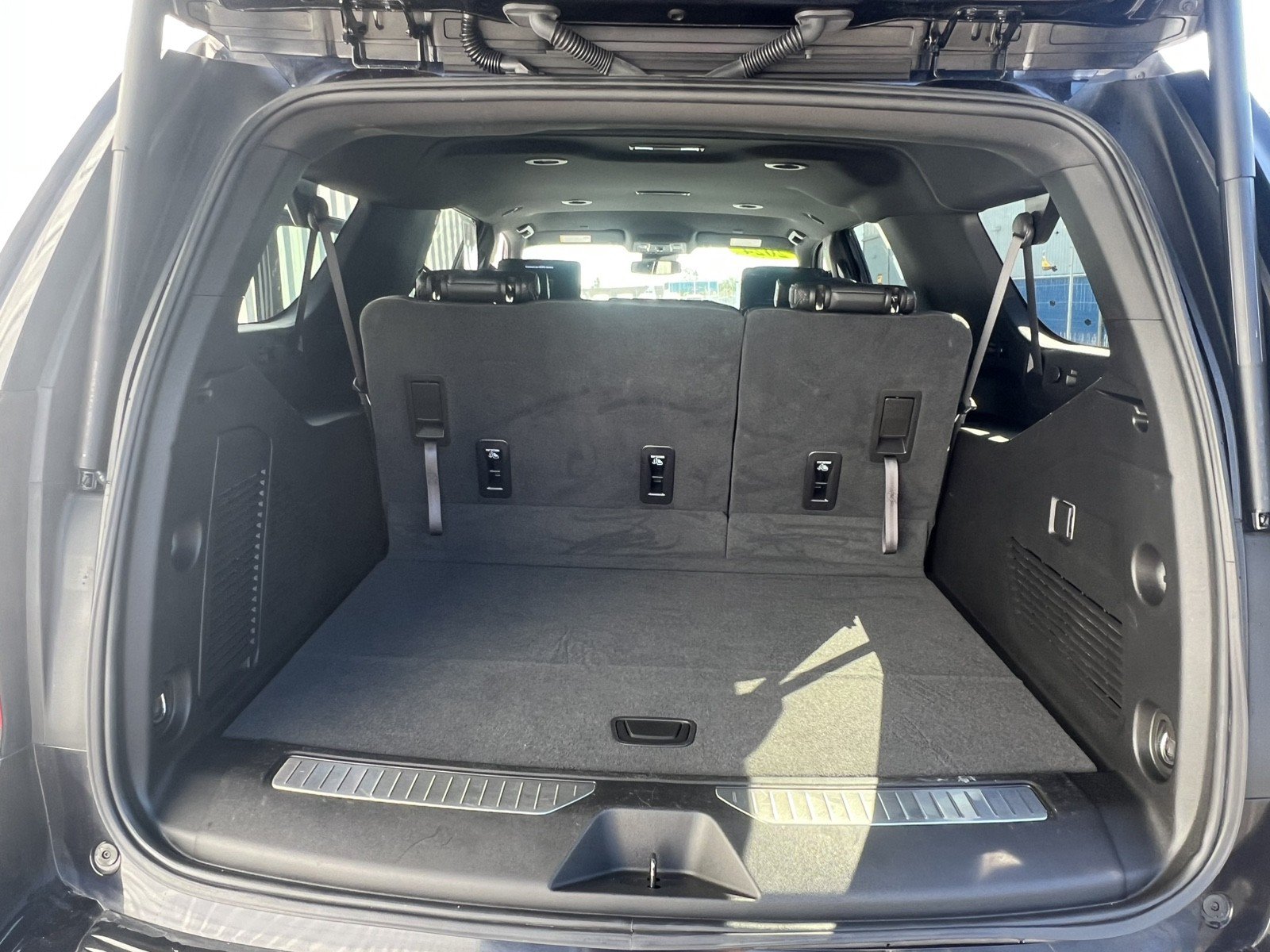 Used 2024 Chevrolet Suburban RST RWD image 11