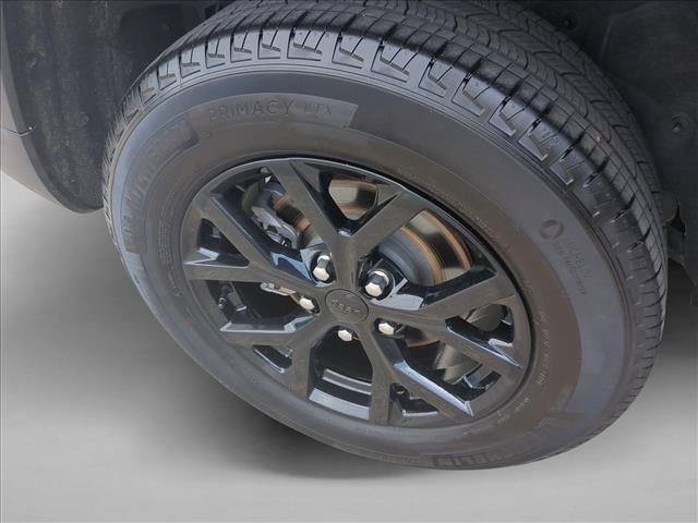 Certified 2025 Jeep Grand Cherokee Altitude AWD/4WD image 23