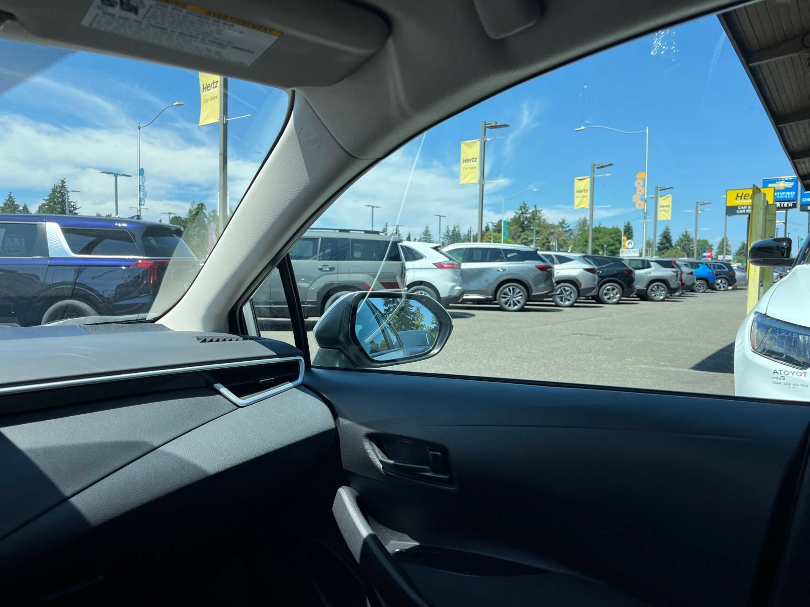 Used 2025 Toyota Corolla LE FWD image 35