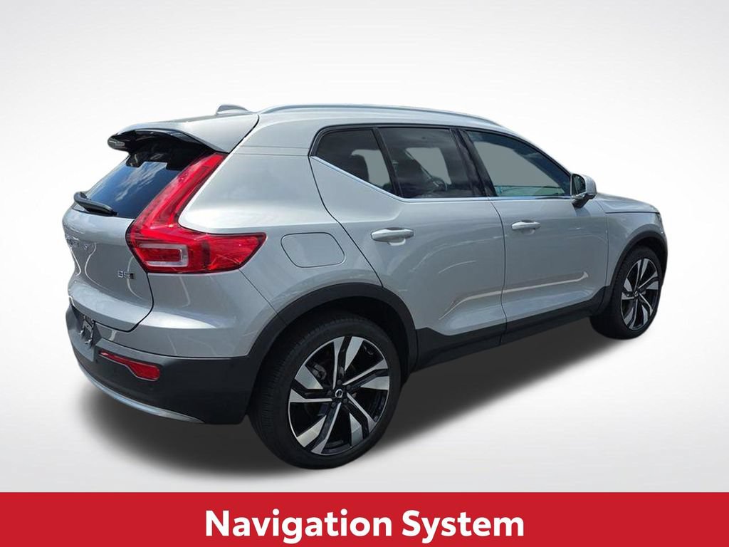 Used 2023 Volvo XC40 B5 Plus w/ Driver Assist Package AWD/4WD image 5