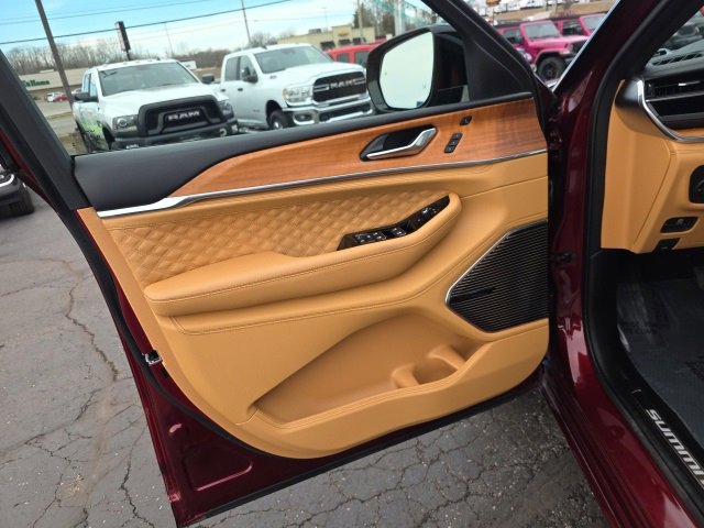Used 2024 Jeep Grand Cherokee L Summit image 13