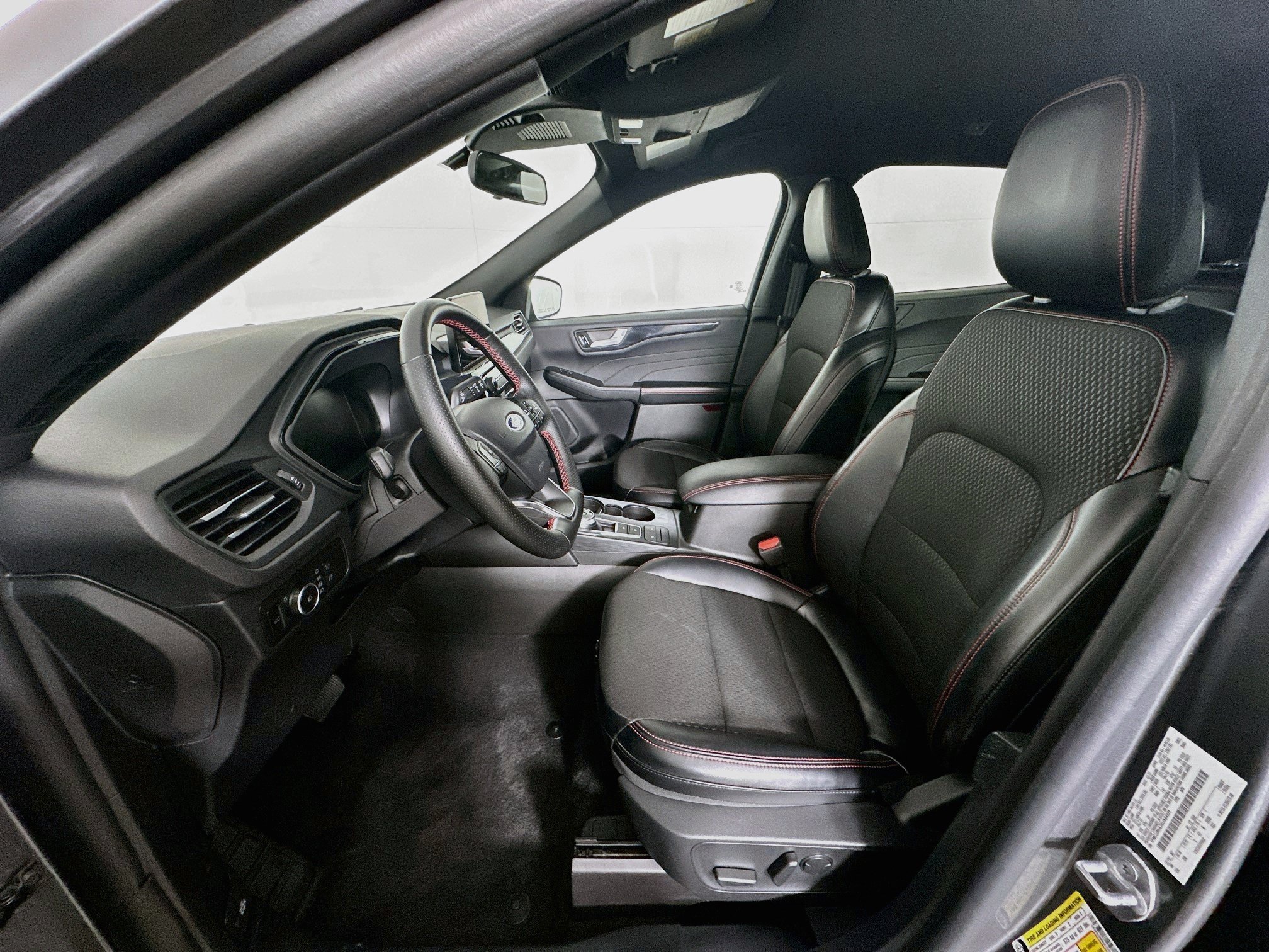 Used 2025 Ford Escape ST-Line Select AWD/4WD image 13