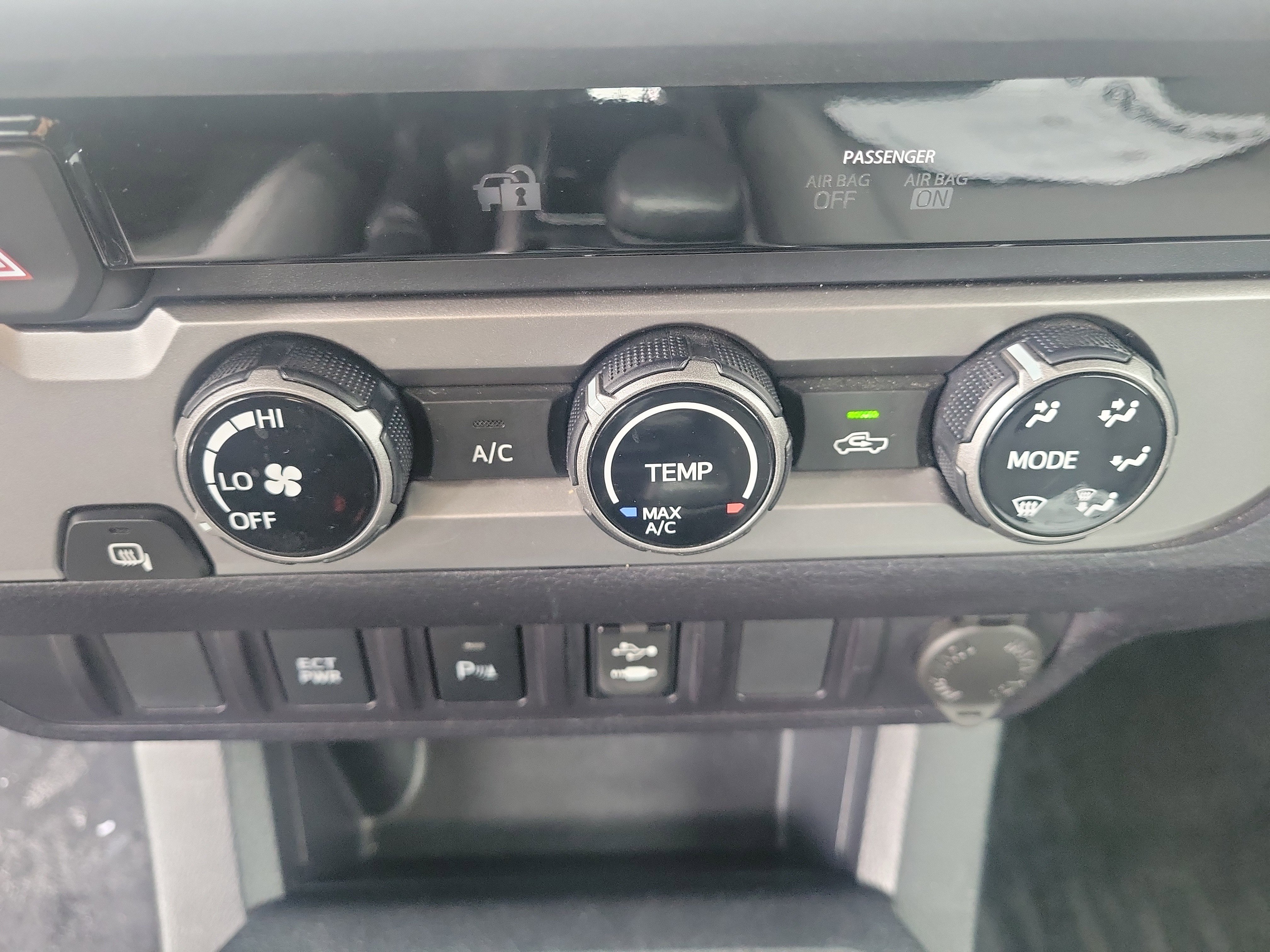 Used 2017 Toyota Tacoma SR5 w/ Tow Package image 21