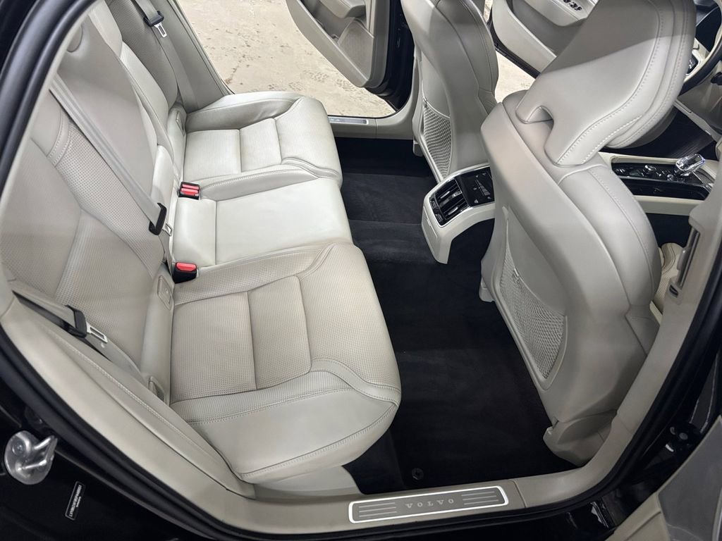 Certified 2025 Volvo S90 B6 Ultra w/ Lounge Package image 17