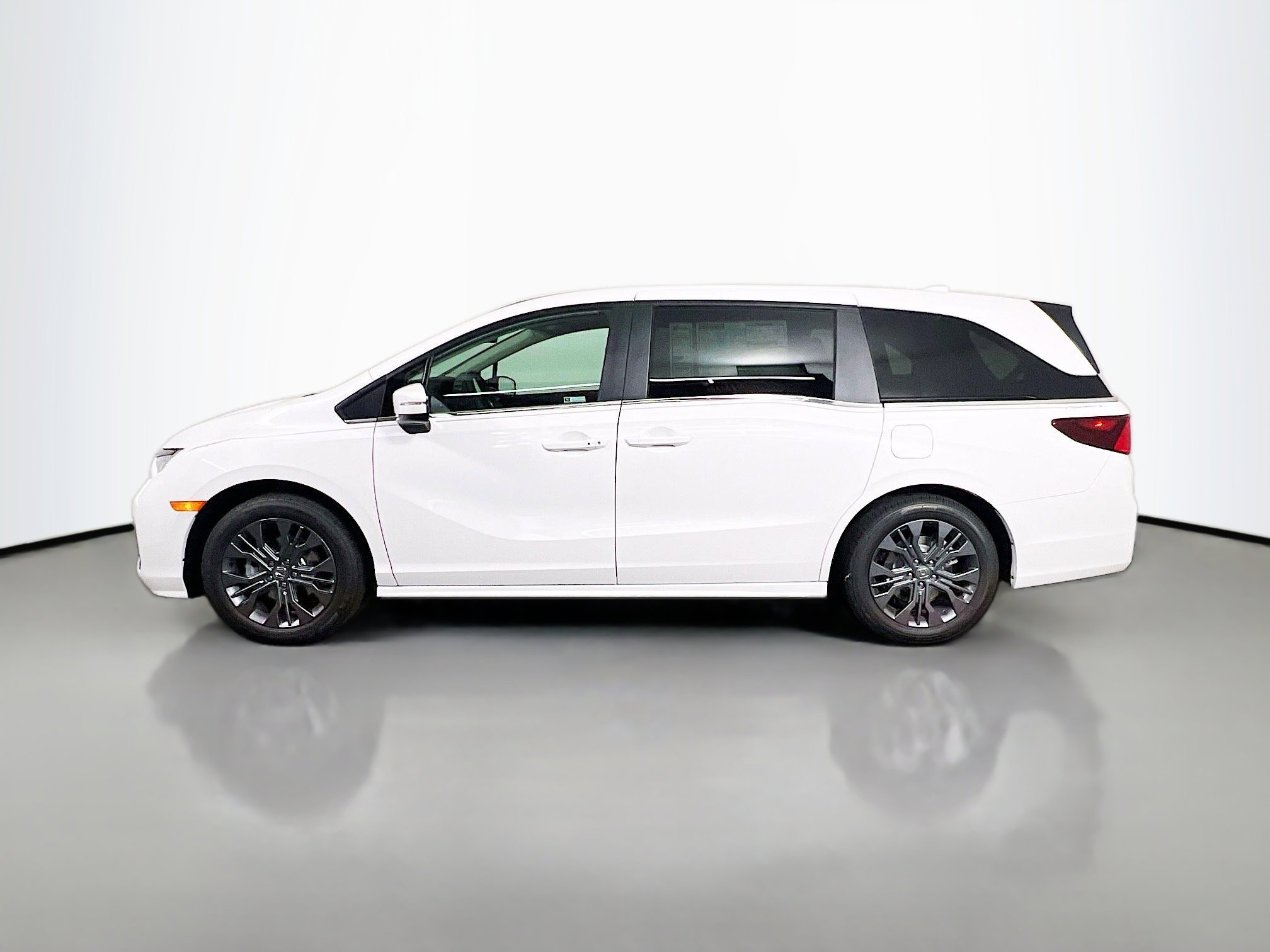 New 2026 Honda Odyssey Touring image 4