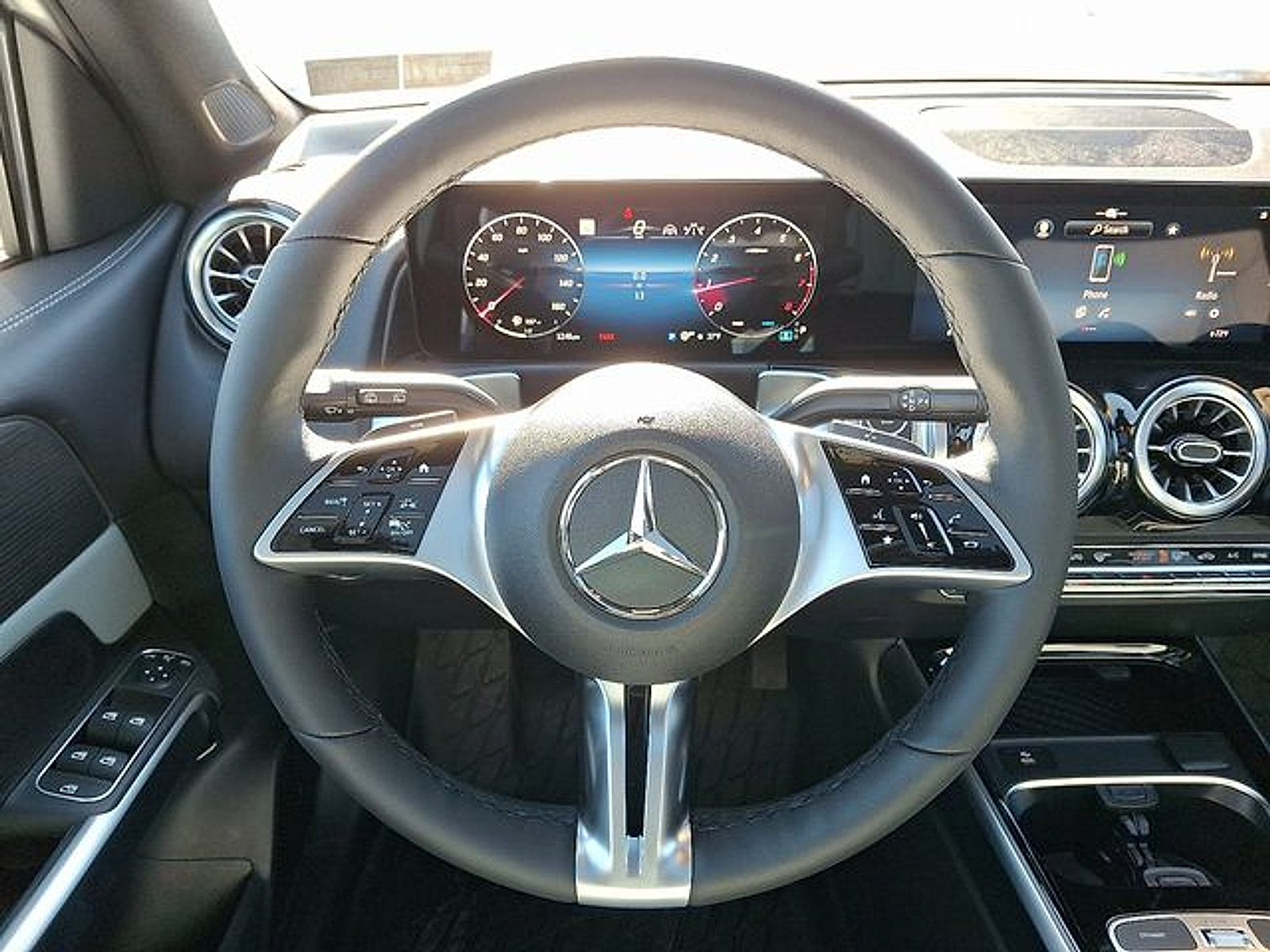 Used 2026 Mercedes-Benz GLB 250 4MATIC image 19