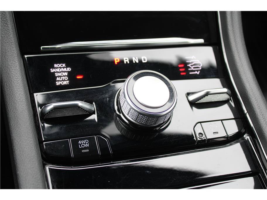 Used 2022 Jeep Grand Cherokee Overland w/ Luxury Tech Group IV AWD/4WD image 29