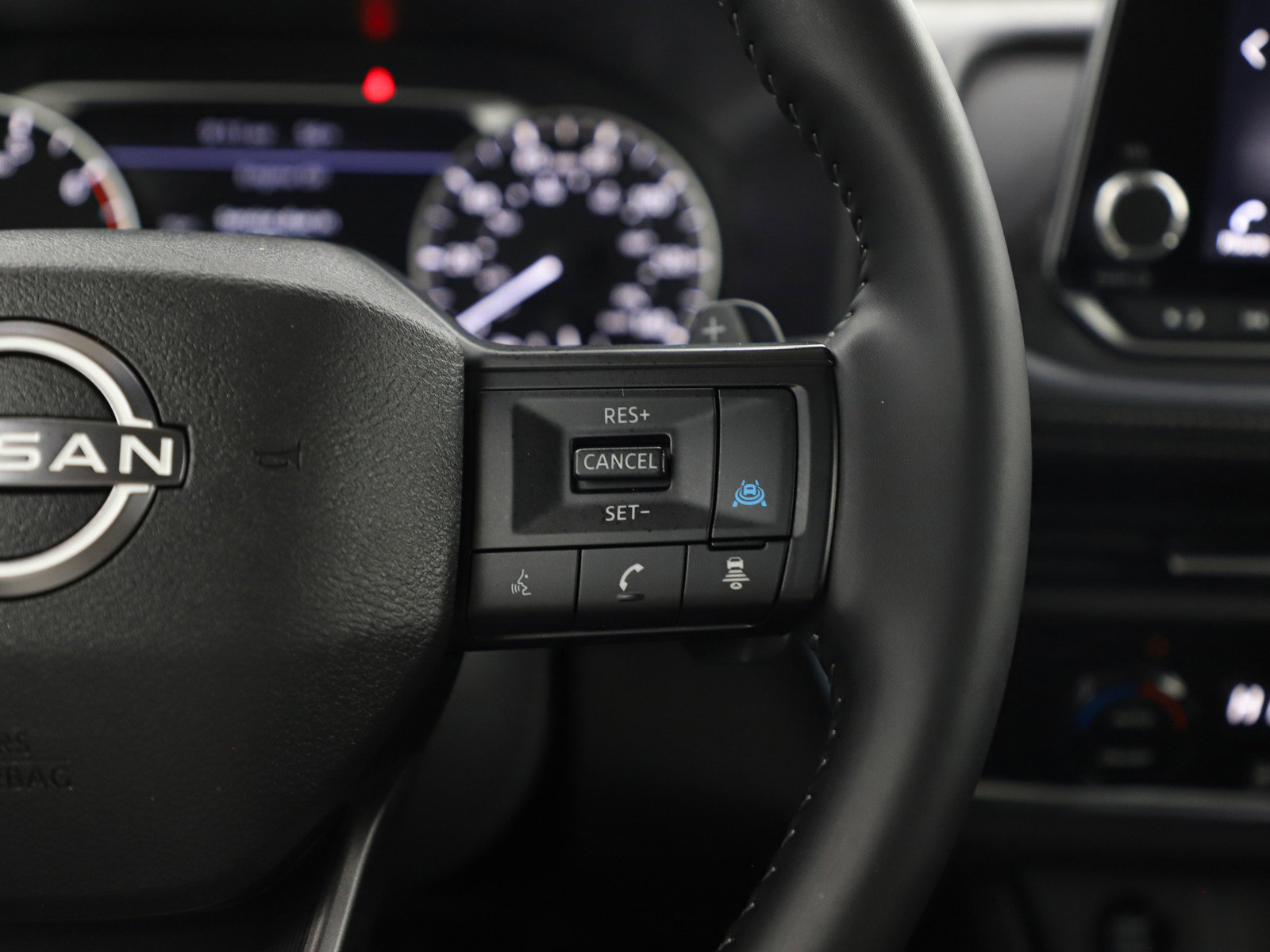 Used 2025 Nissan Rogue SV image 28