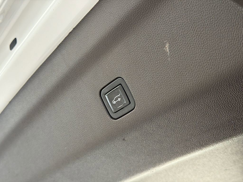 Used 2021 GMC Yukon SLT w/ SLT Luxury Plus Package image 11