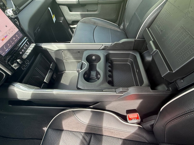 New 2026 RAM 3500 Laramie AWD/4WD image 32