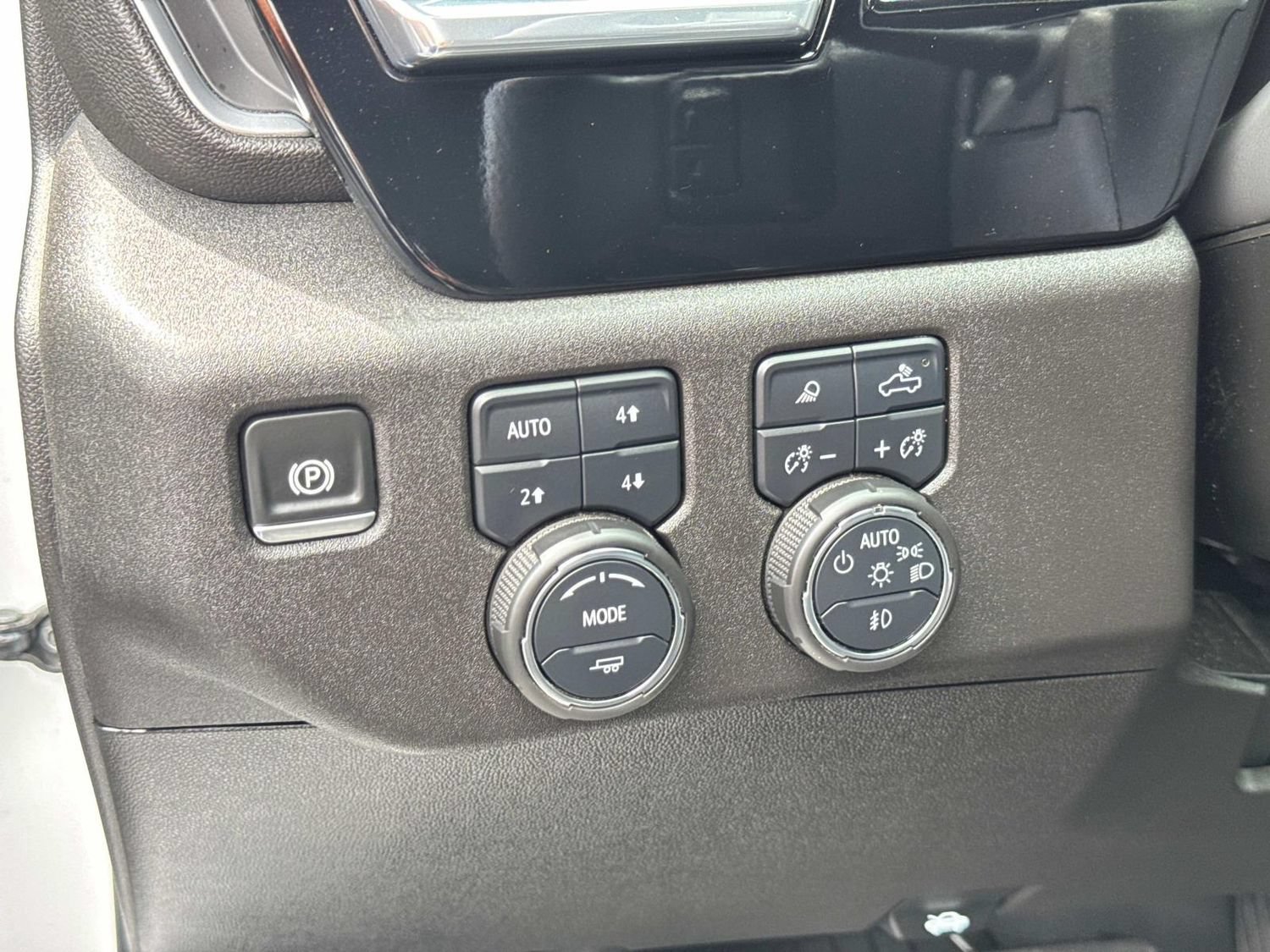 Used 2025 Chevrolet Silverado 1500 RST w/ True North Edition Plus AWD/4WD image 34