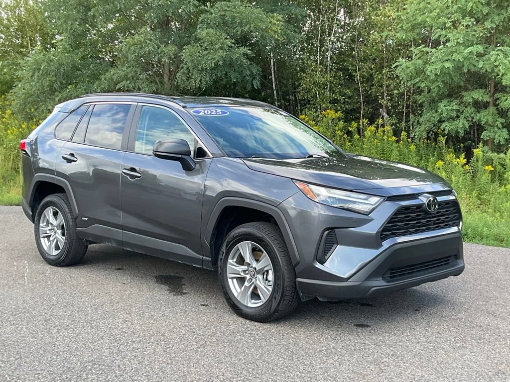Used 2025 Toyota RAV4 LE AWD/4WD image 1
