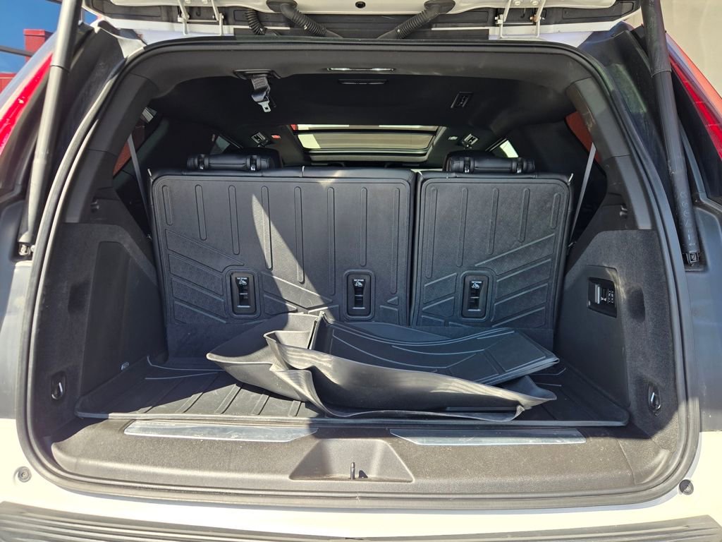 Used 2021 Cadillac Escalade Premium Luxury w/ Performance Package image 23