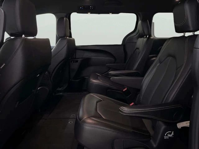 Used 2025 Chrysler Pacifica Select FWD image 21