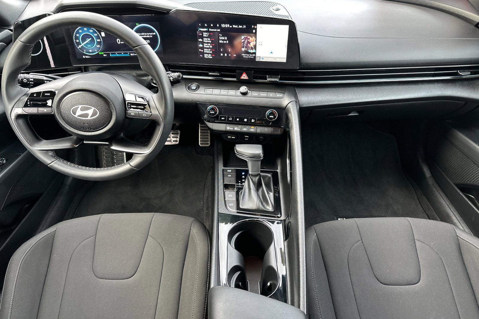 Certified 2025 Hyundai Elantra SEL image 13