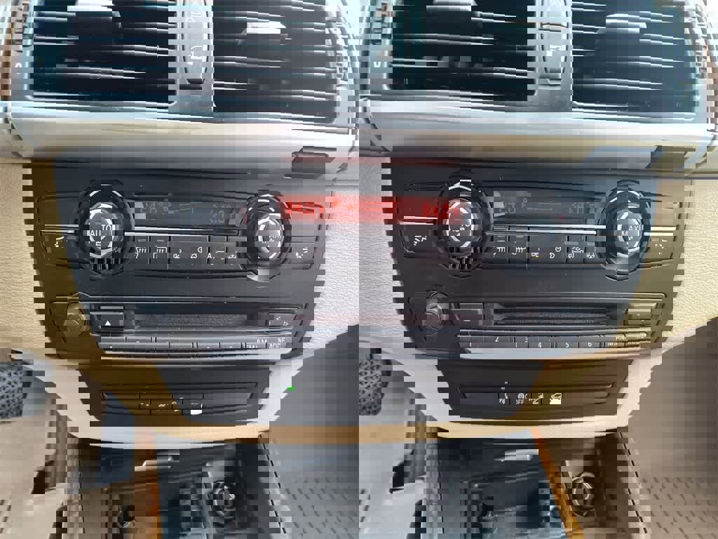 Used 2010 BMW X5 xDrive35d image 19