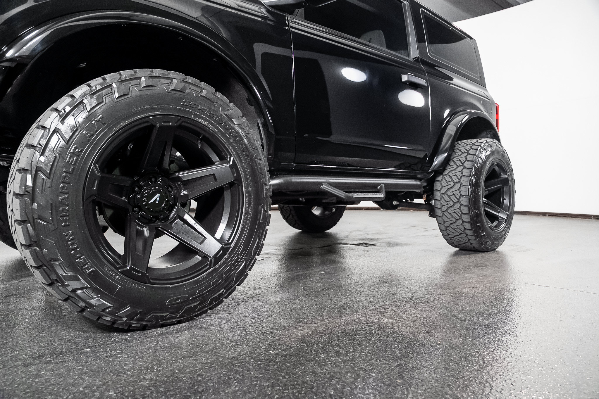 Used 2025 Ford Bronco 2-Door AWD/4WD image 16