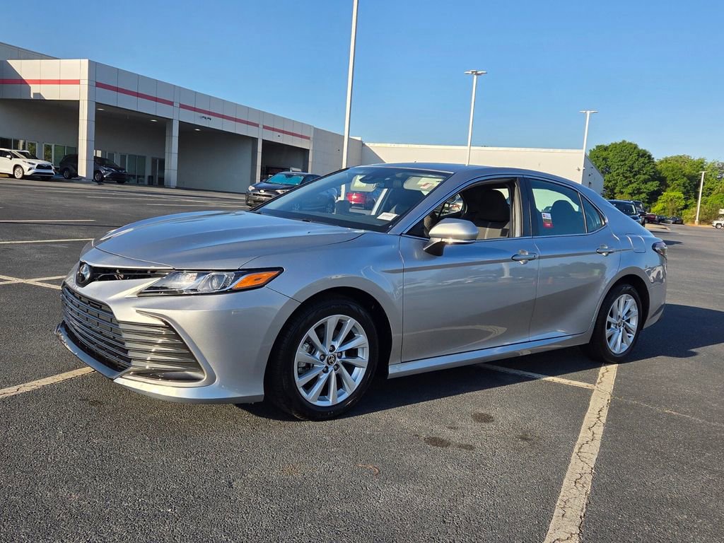 Used 2024 Toyota Camry LE FWD image 3