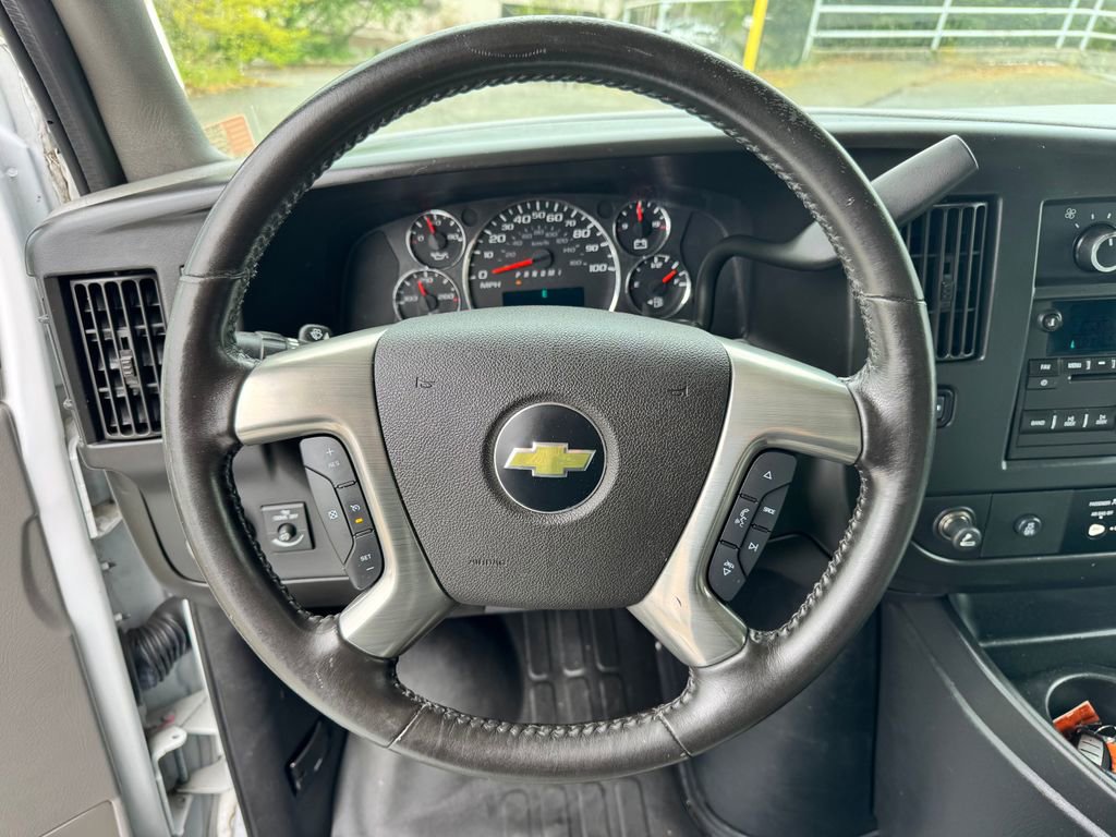 Used 2015 Chevrolet Express 3500 RWD image 21