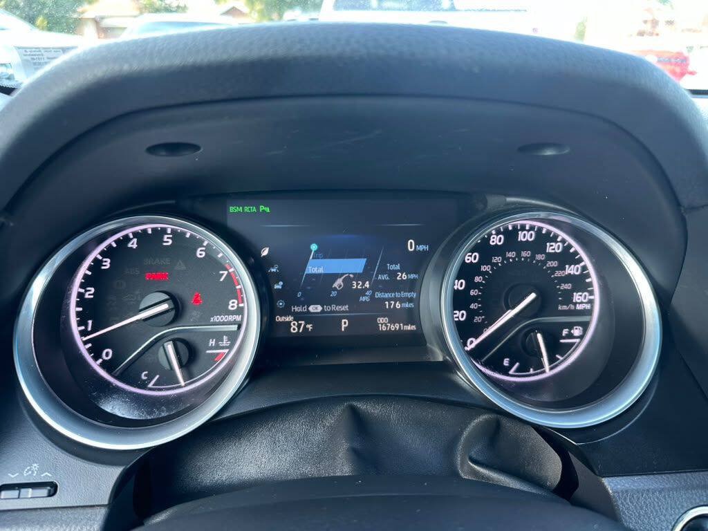 Used 2018 Toyota Camry XLE FWD image 15