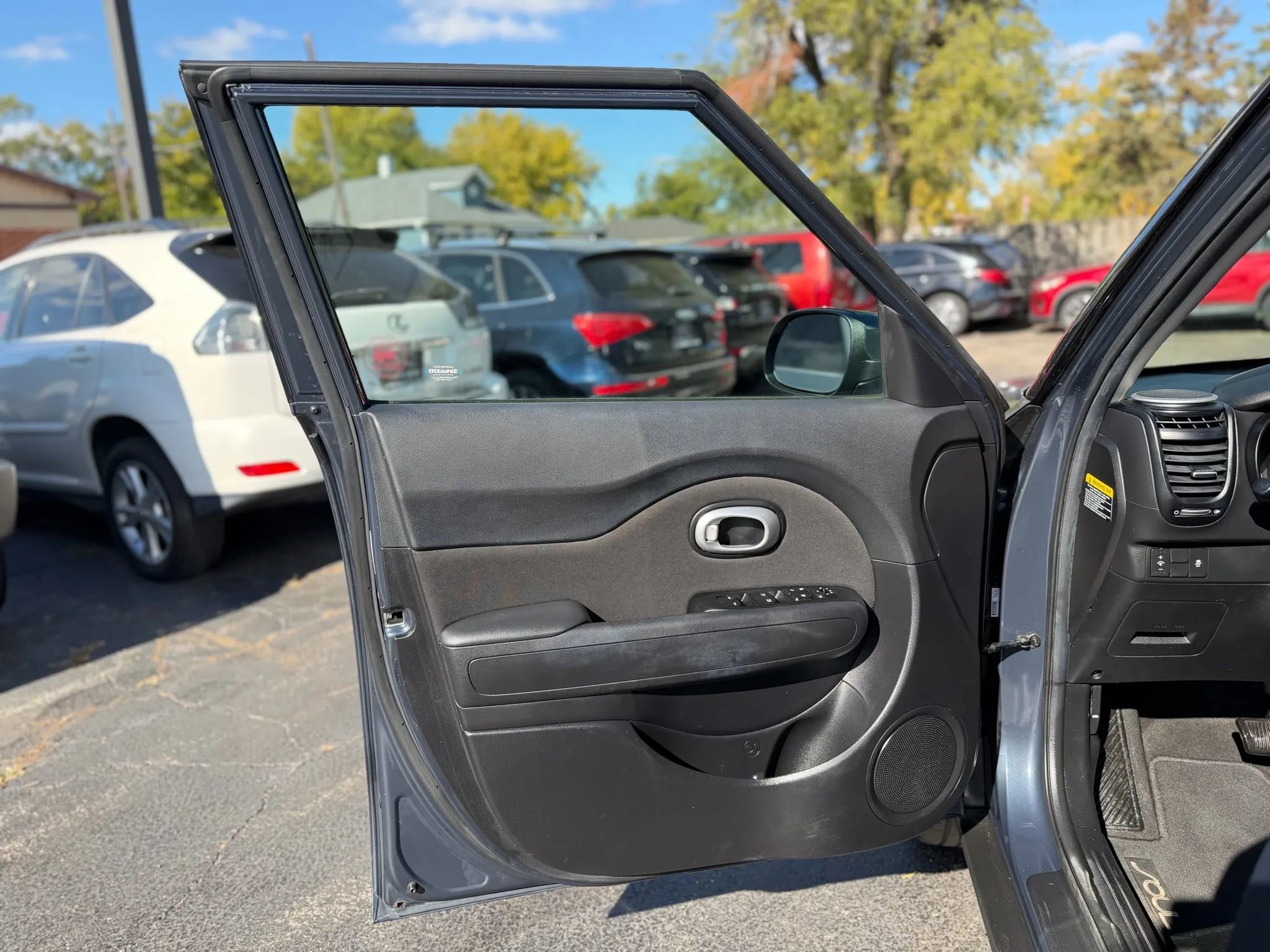 Used 2014 Kia Soul + image 11