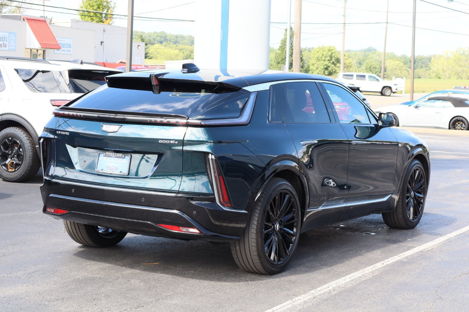 Used 2024 Cadillac Lyriq Luxury AWD/4WD image 8