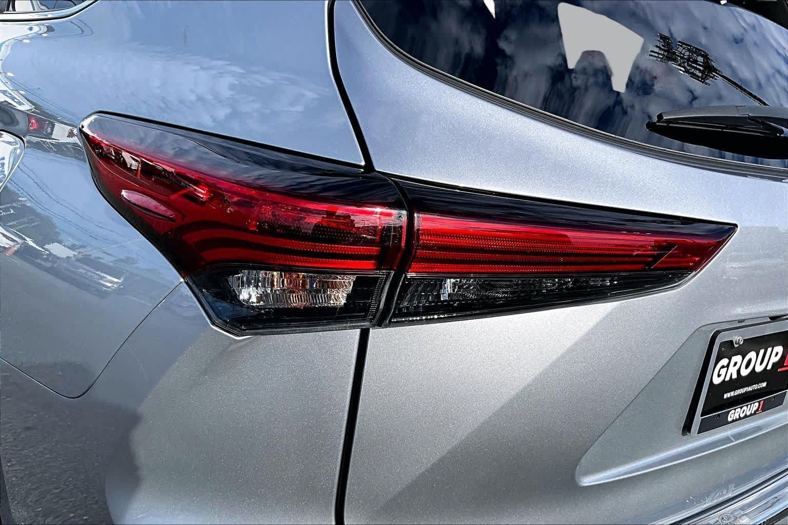 Used 2023 Toyota Highlander LE AWD/4WD image 29