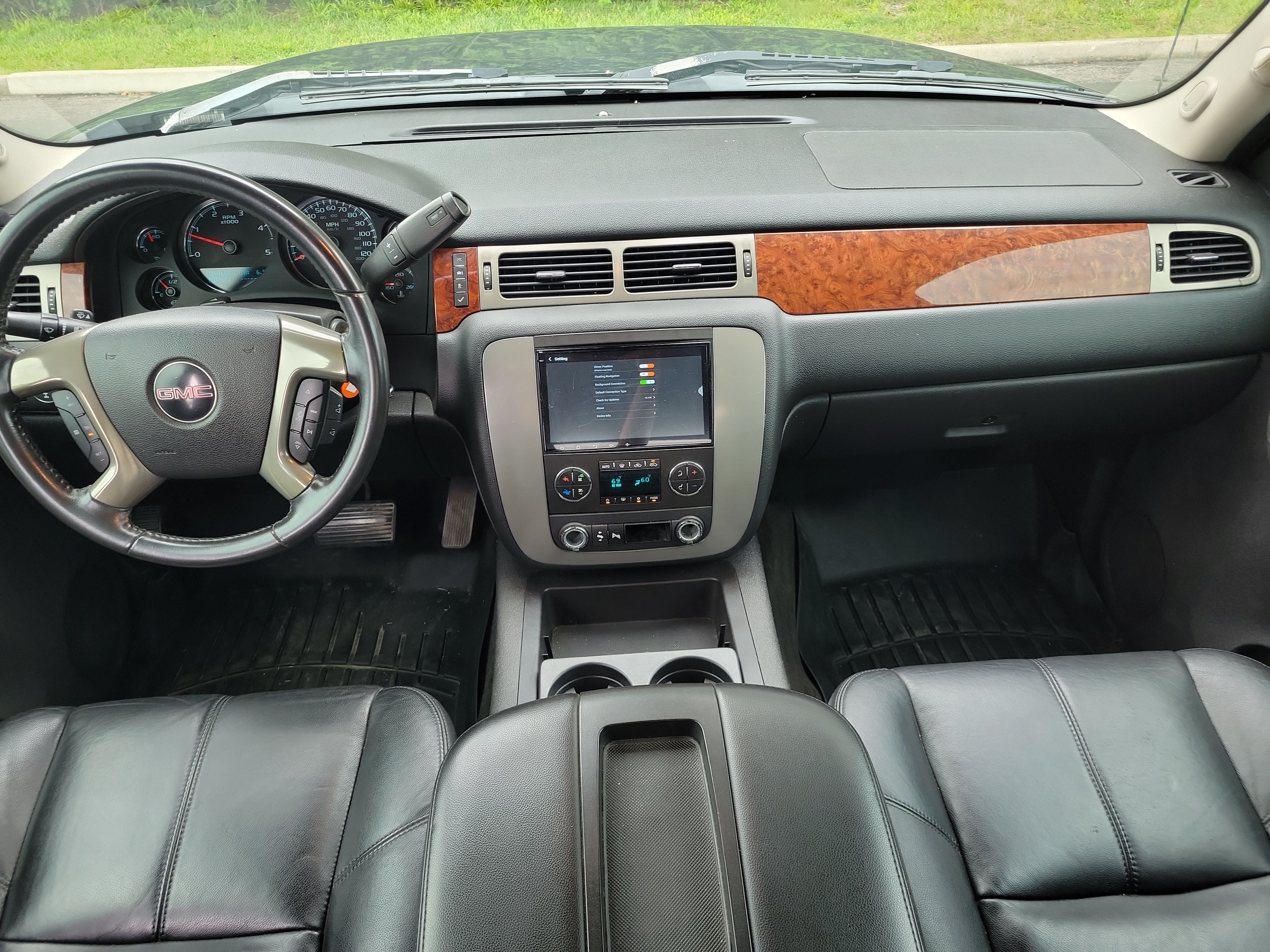 Used 2009 GMC Sierra 3500 SLT w/ SLT Convenience Package AWD/4WD image 8