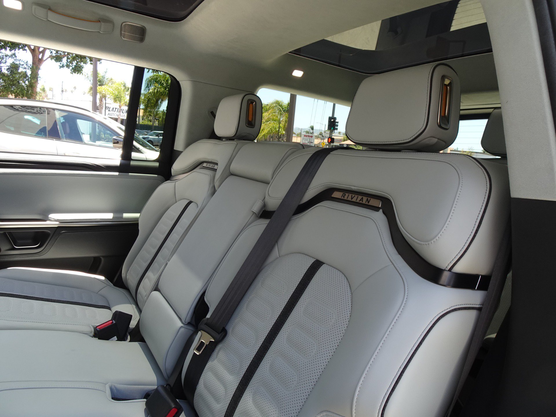 Used 2024 Rivian R1S Adventure AWD/4WD image 15