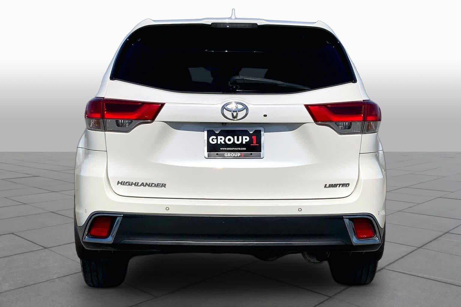 Used 2018 Toyota Highlander Limited Platinum FWD image 5