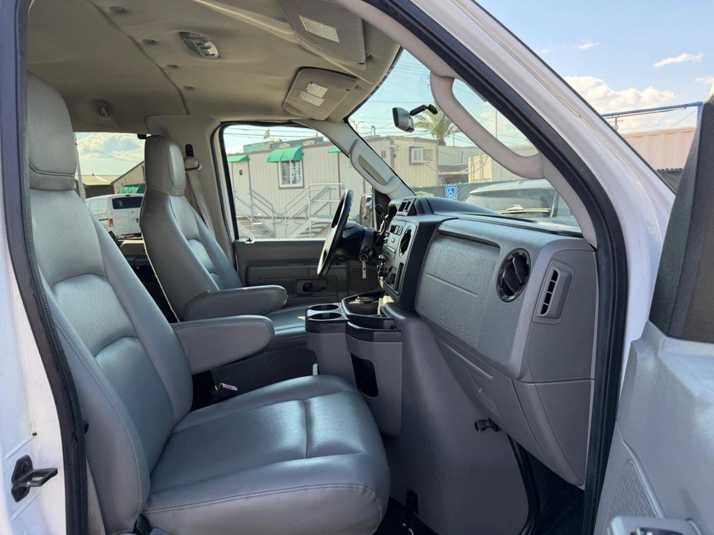 Used 2009 Ford E-350 and Econoline 350 Extended Wagon Super Duty image 21