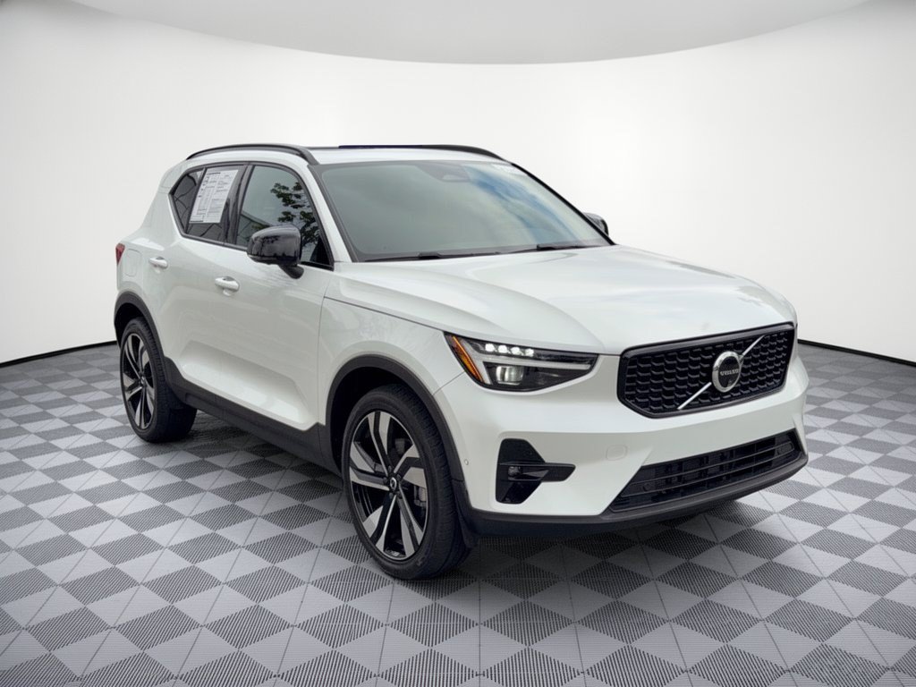 Used 2024 Volvo XC40 B5 Plus w/ Protection Package Premier AWD/4WD image 7