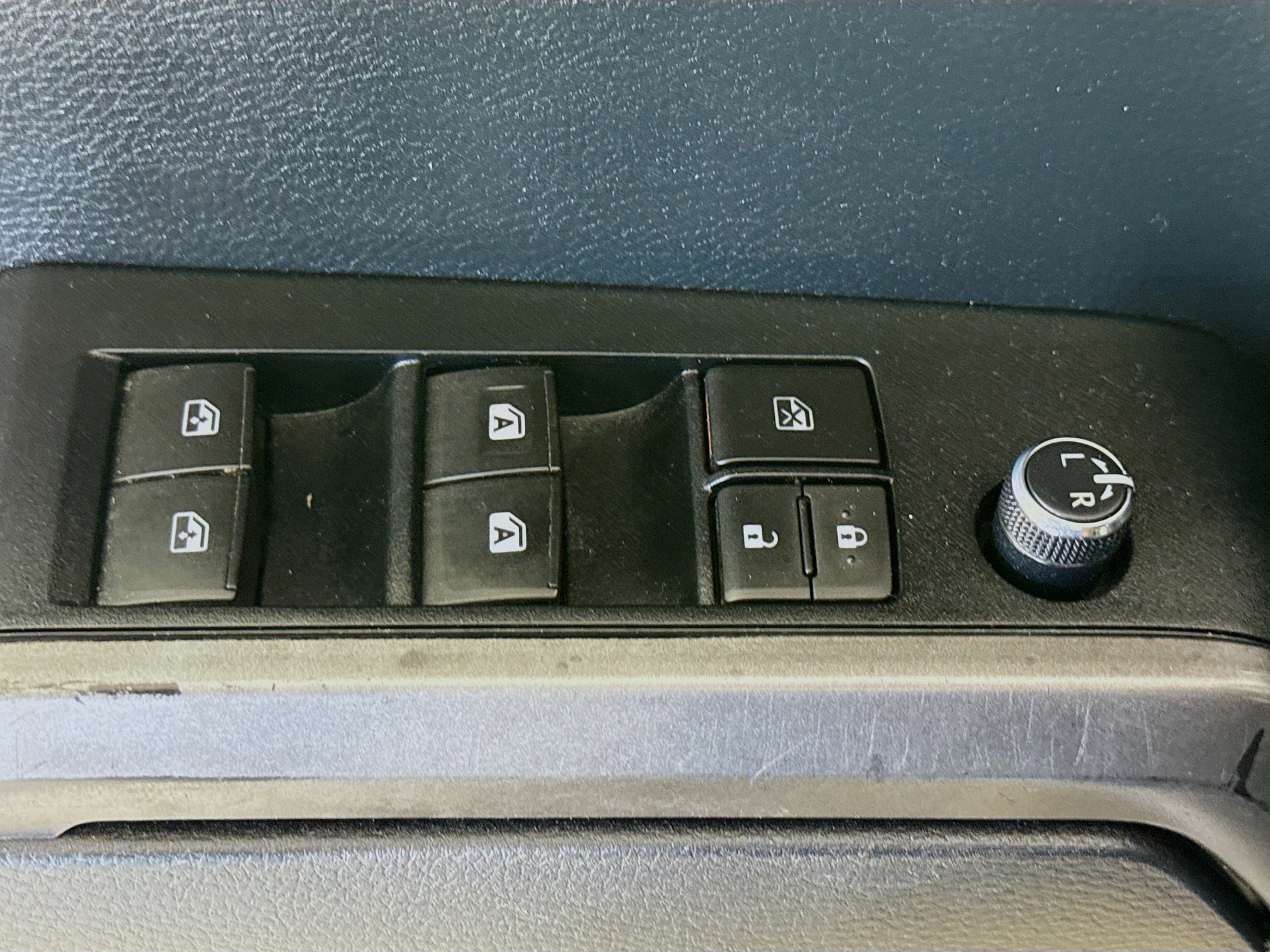 Used 2017 Toyota Tacoma SR image 24