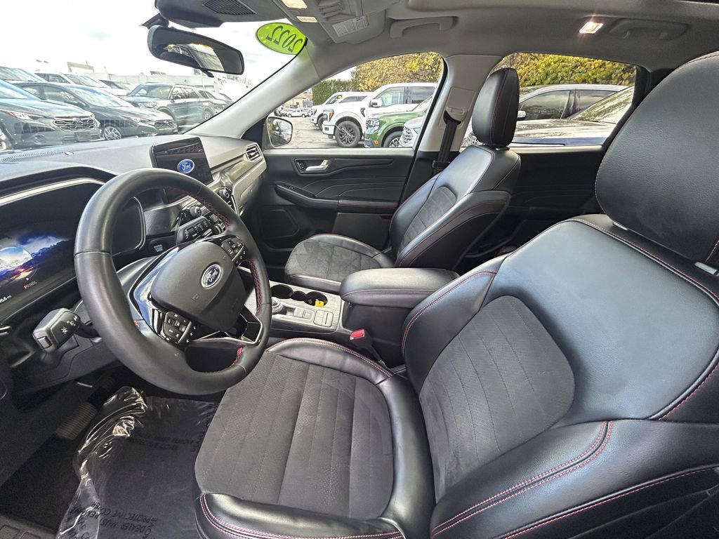 Used 2022 Ford Escape SEL w/ SEL Stealth AWD Package image 13