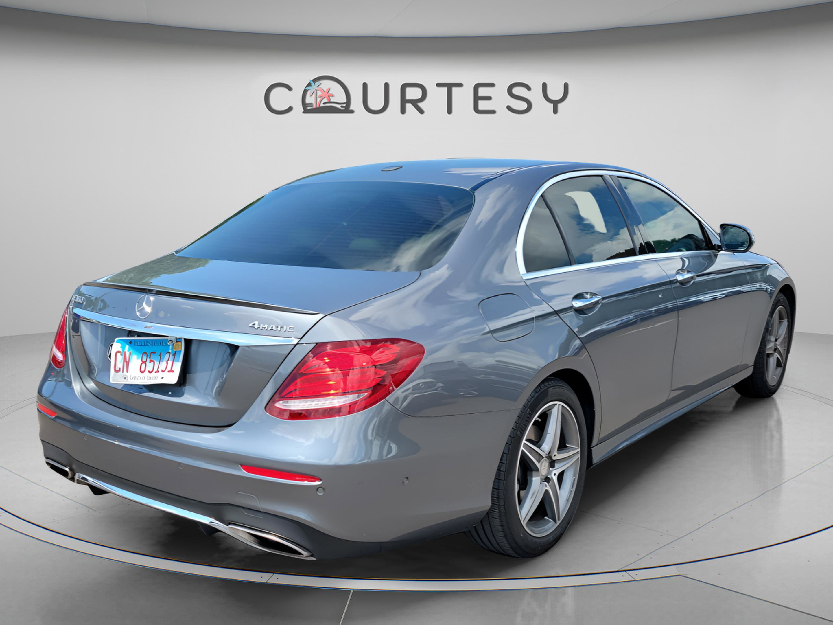 Used 2017 Mercedes-Benz E 300 4MATIC image 3