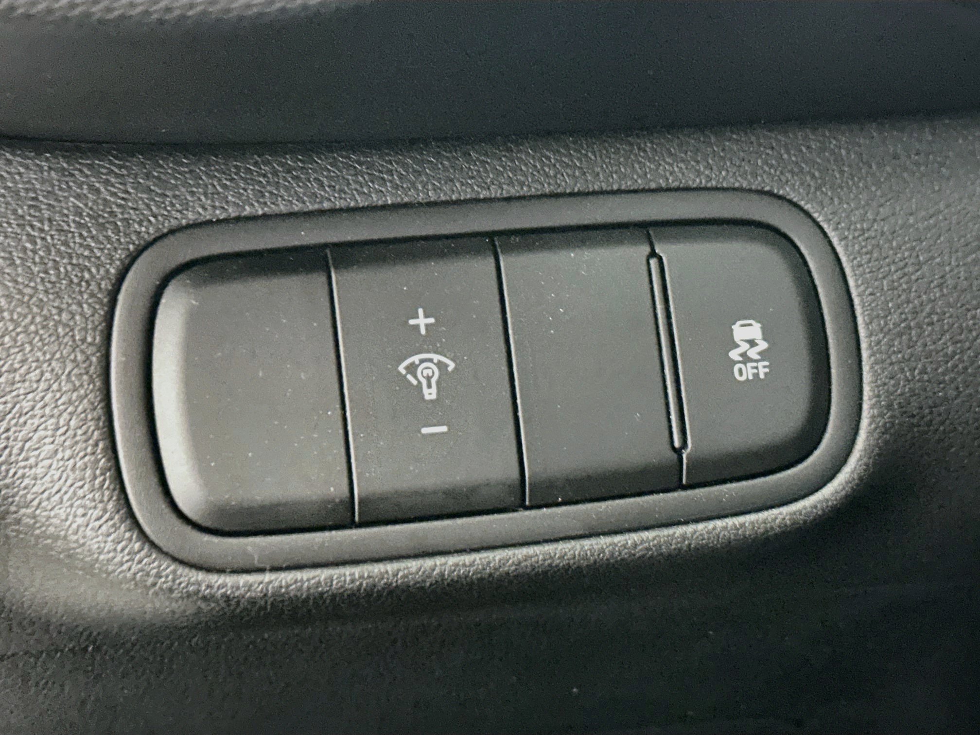 Used 2025 Hyundai Venue SEL FWD image 17