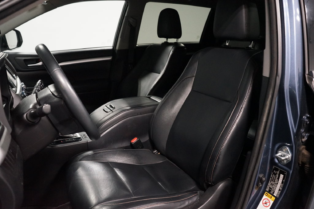 Used 2016 Toyota Highlander XLE FWD image 6