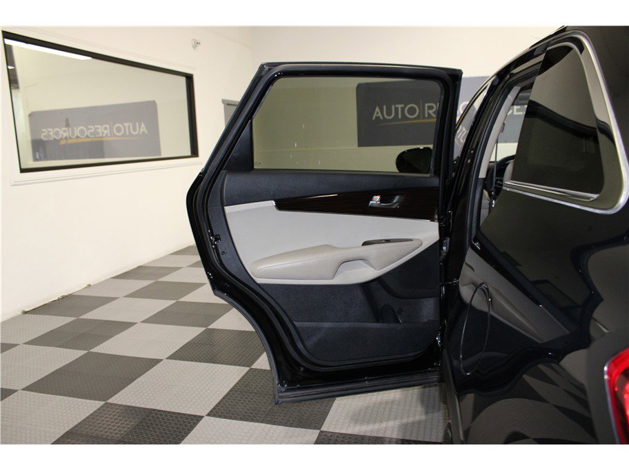 Used 2020 Kia Sorento LX image 13