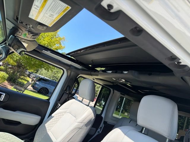Used 2023 Jeep Wrangler Unlimited Sahara AWD/4WD image 17