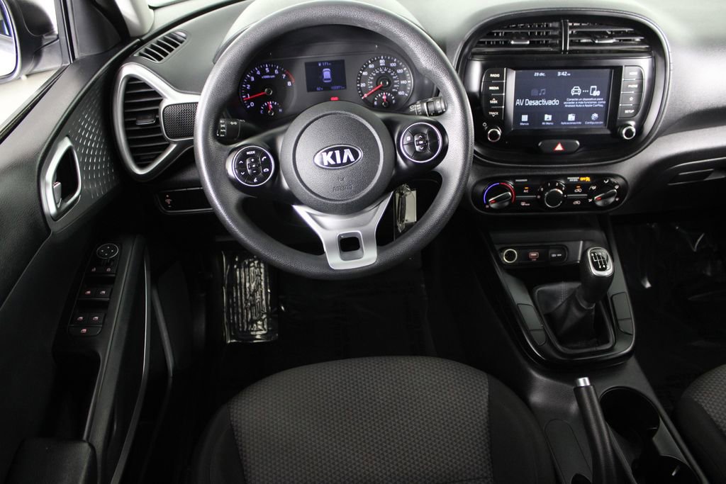 Used 2020 Kia Soul LX image 4