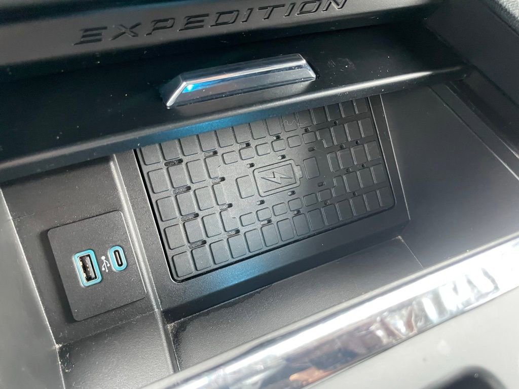 Used 2024 Ford Expedition XLT image 13