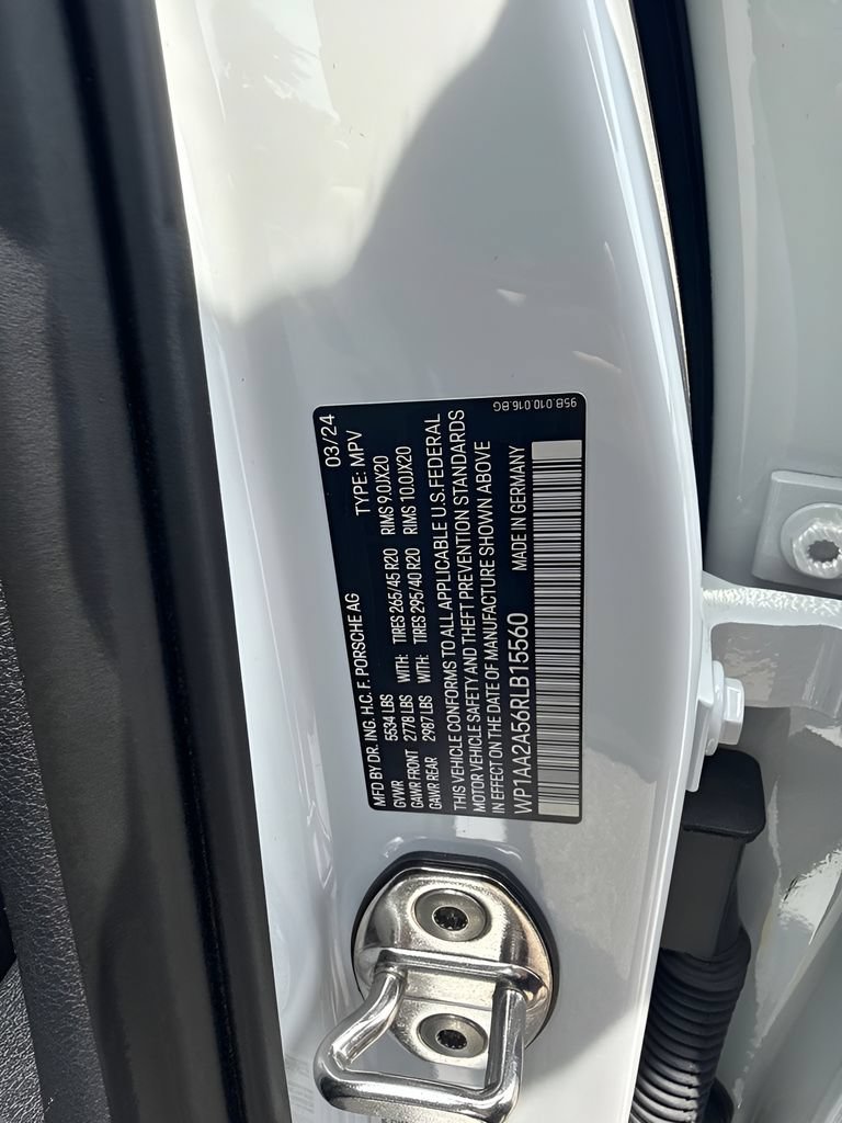 Used 2024 Porsche Macan AWD/4WD image 38