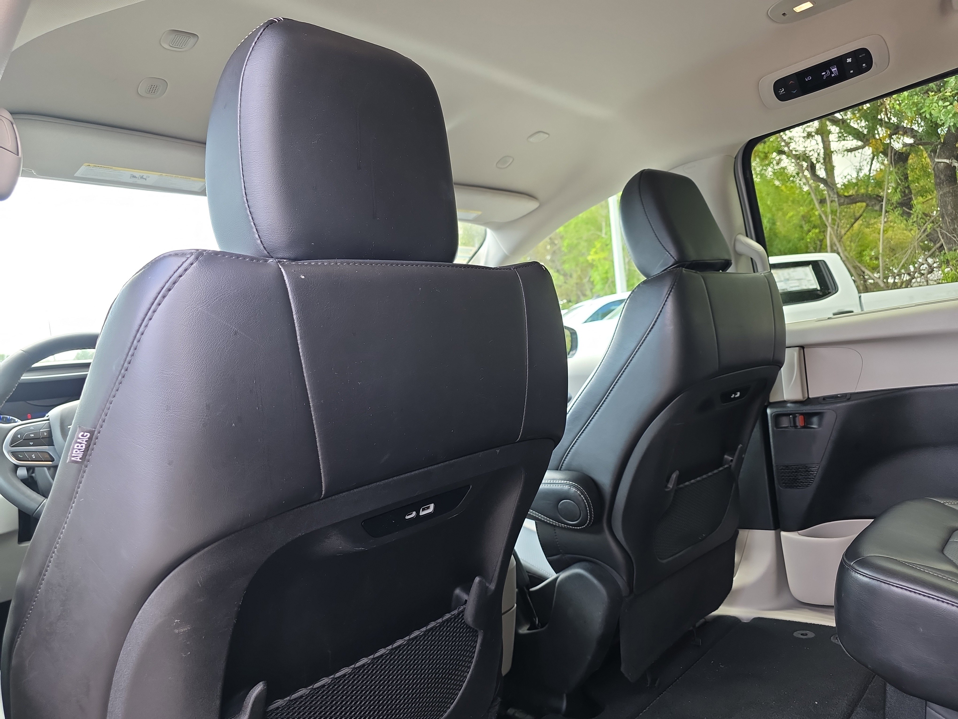 Used 2024 Chrysler Pacifica Touring-L FWD image 14