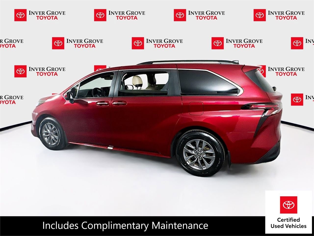 Certified 2024 Toyota Sienna XLE FWD image 7