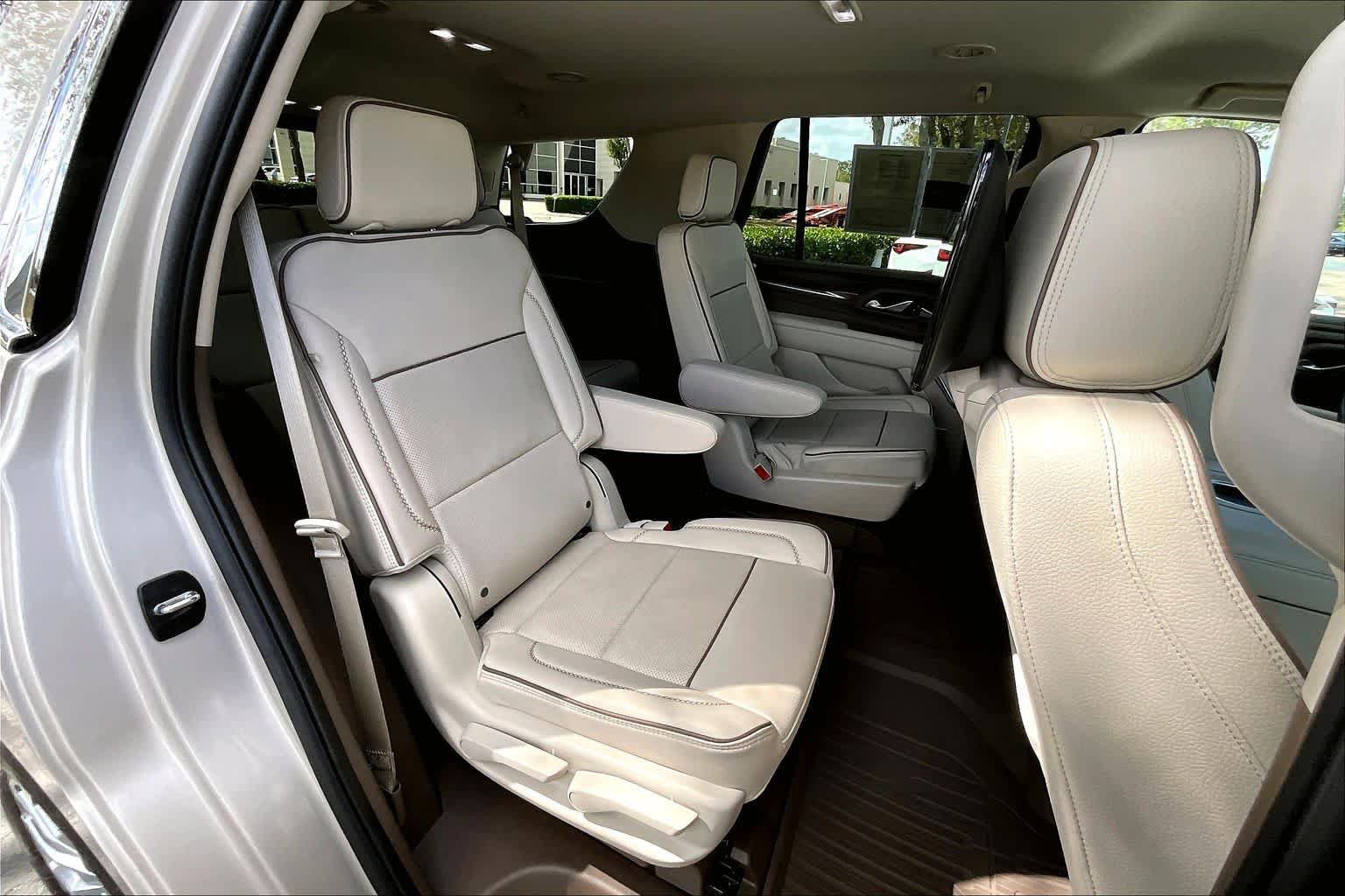 Used 2024 GMC Yukon Denali w/ Advanced Technology Package AWD/4WD image 34