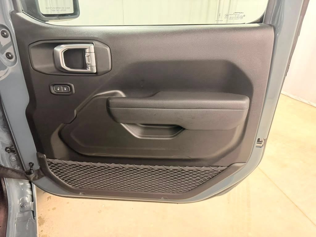 Used 2025 Jeep Wrangler Sport AWD/4WD image 39
