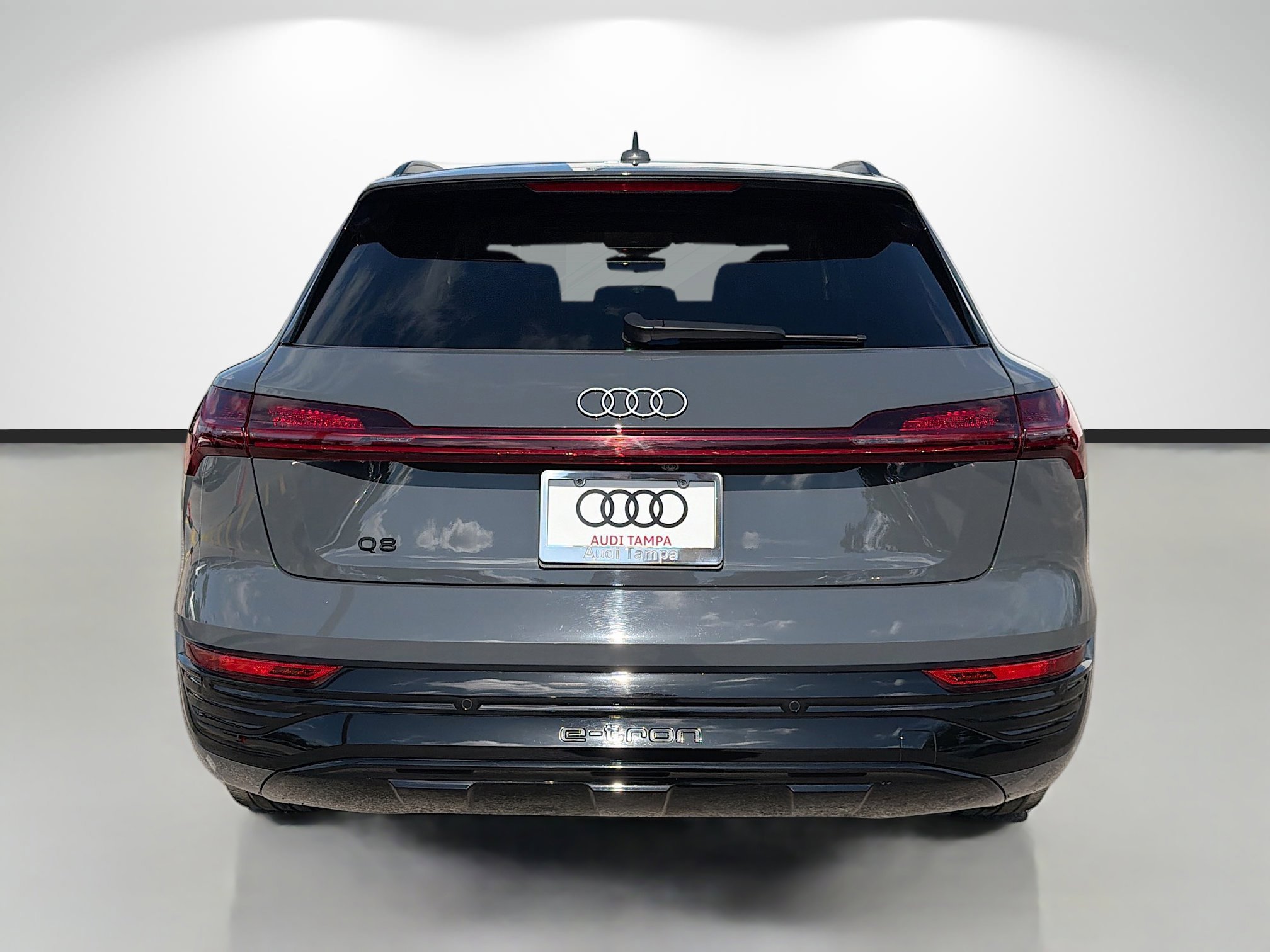 Used 2024 Audi Q8 e-tron Prestige w/ Prestige Package AWD/4WD image 4